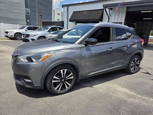 Used 2018 Nissan Kicks SR FWD image 3