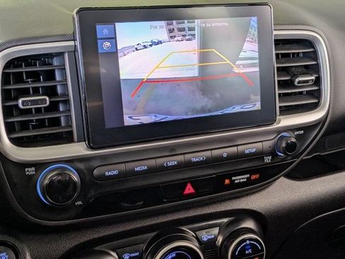 Used 2025 Hyundai Venue SEL FWD image 16