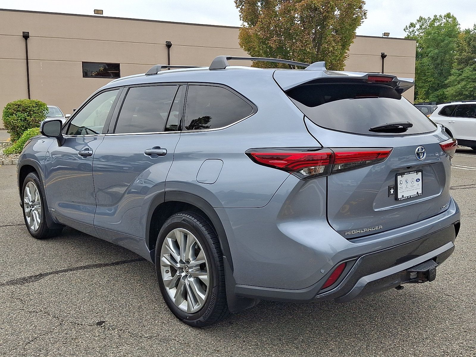 Used 2023 Toyota Highlander Limited AWD/4WD image 4