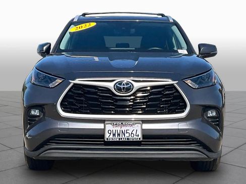 Used 2022 Toyota Highlander XLE FWD image 3