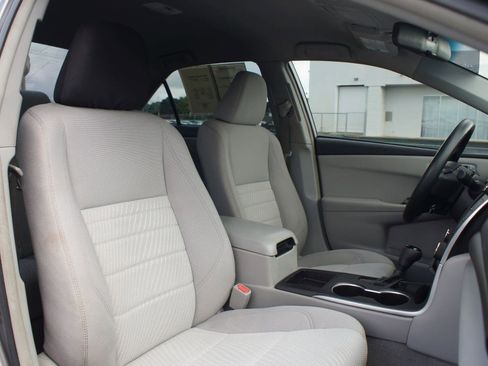 Used 2017 Toyota Camry LE FWD image 19