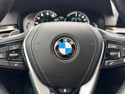 Used 2018 BMW 530e w/ Premium Package 2 image 23