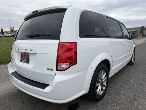 Used 2016 Dodge Grand Caravan SE image 5