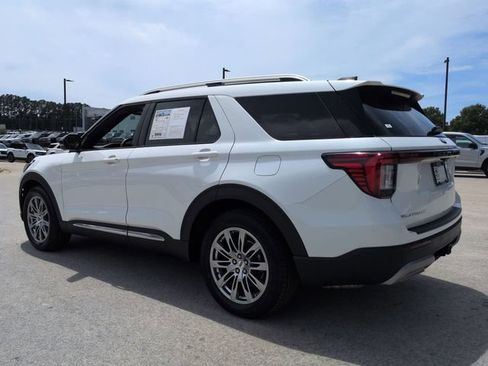 Used 2025 Ford Explorer Platinum RWD image 7