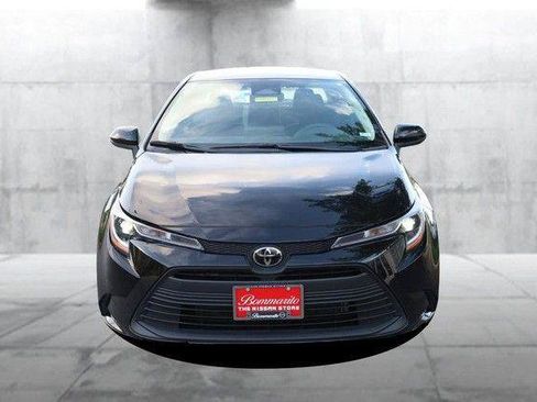 Used 2025 Toyota Corolla LE FWD image 4