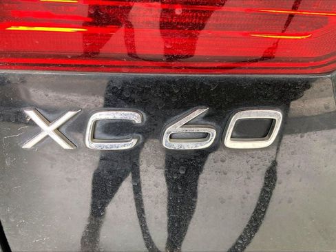 Used 2021 Volvo XC60 T5 Momentum w/ Protection Package Premier FWD image 9