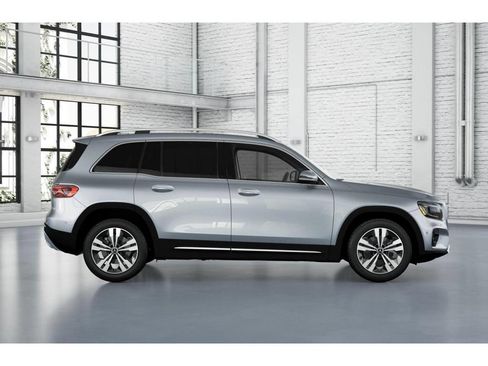 Used 2026 Mercedes-Benz GLB 250 image 2