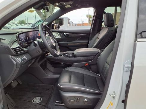 Used 2025 Buick Enclave Avenir w/ Super Cruise Package FWD image 19