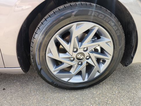 Used 2024 Hyundai Elantra SEL image 25