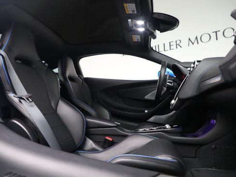Used 2021 McLaren GT RWD image 24