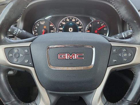 Used 2018 GMC Acadia Denali w/ Technology Package FWD image 10