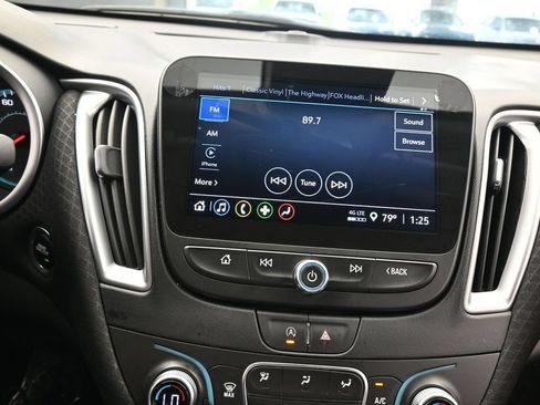 Used 2025 Chevrolet Malibu LT FWD image 24