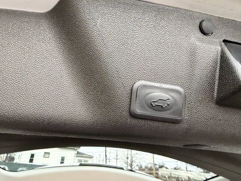 Used 2016 GMC Acadia SLT image 36