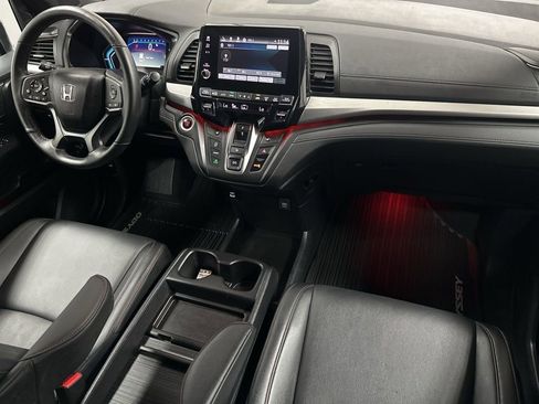Used 2024 Honda Odyssey Sport image 11