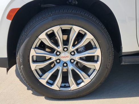Used 2024 GMC Yukon Denali AWD/4WD image 12