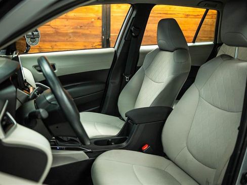 Used 2025 Toyota Corolla Cross L image 9