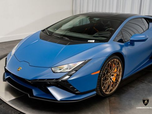 Used 2023 Lamborghini Huracan Tecnica image 8
