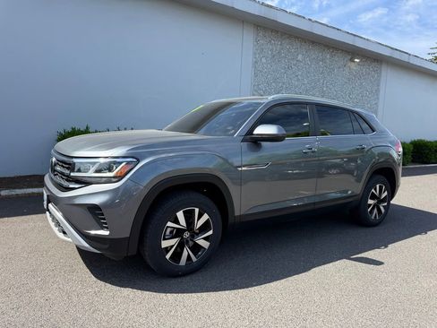 Used 2023 Volkswagen Atlas Cross Sport SE AWD/4WD image 2