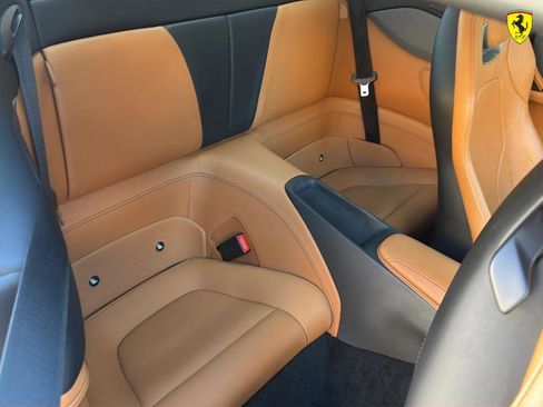 Used 2019 Ferrari Portofino RWD image 24