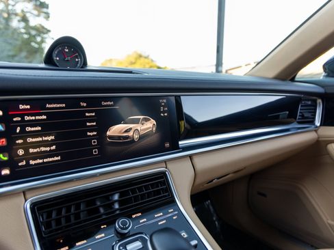 Certified 2022 Porsche Panamera image 37