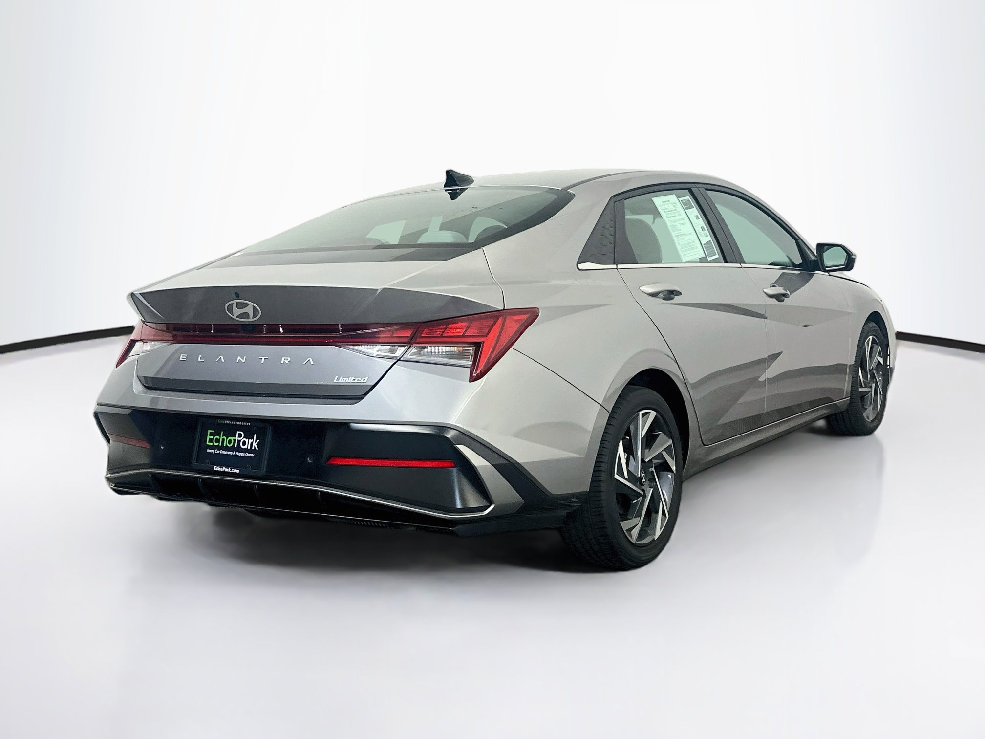 Used 2024 Hyundai Elantra Limited FWD image 9