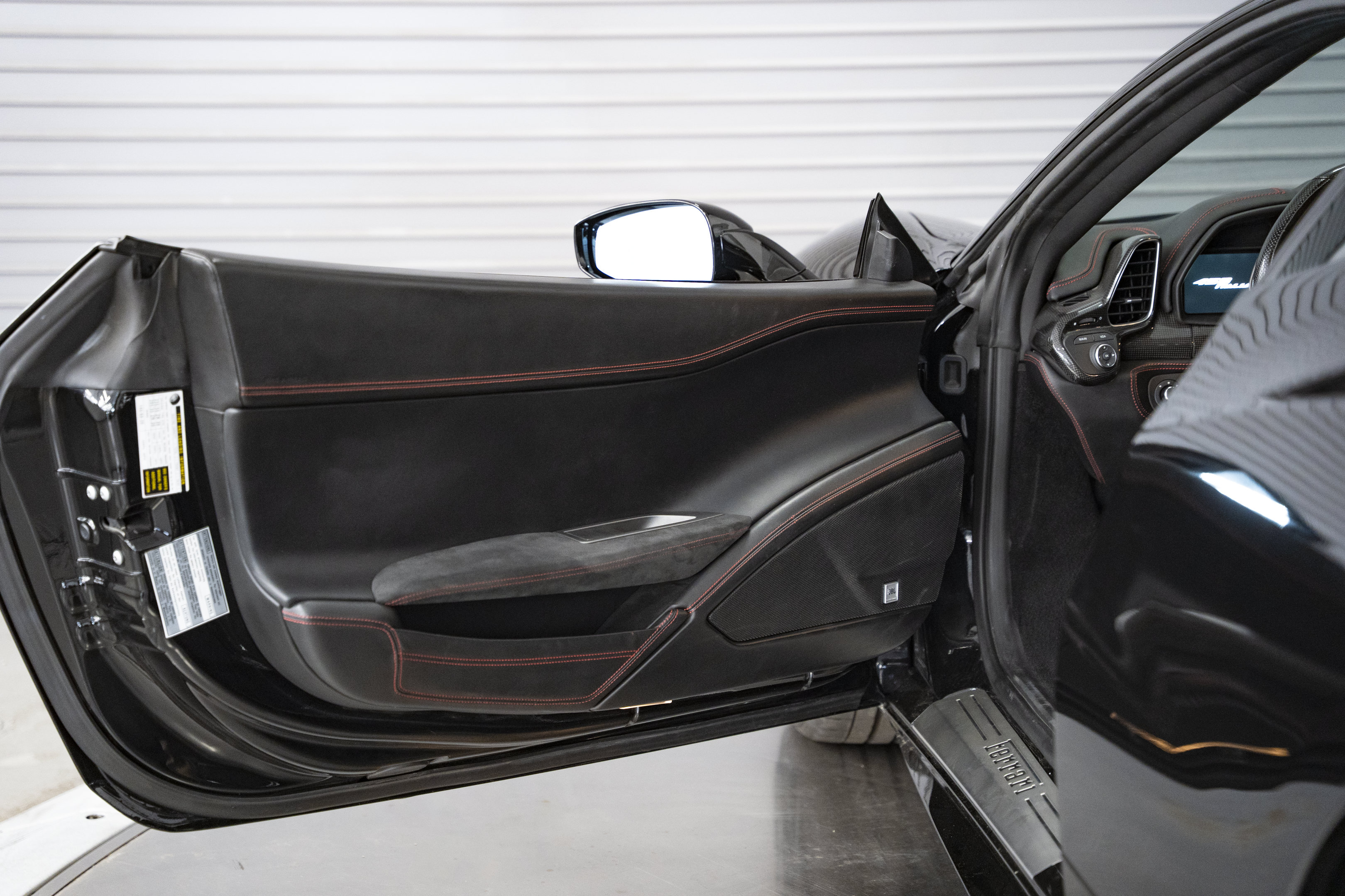Used 2011 Ferrari 458 Italia Coupe RWD image 19