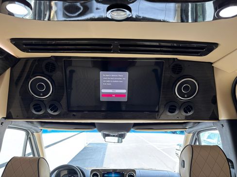 Used 2020 Mercedes-Benz Sprinter 2500 w/ Windows All Around Package image 5