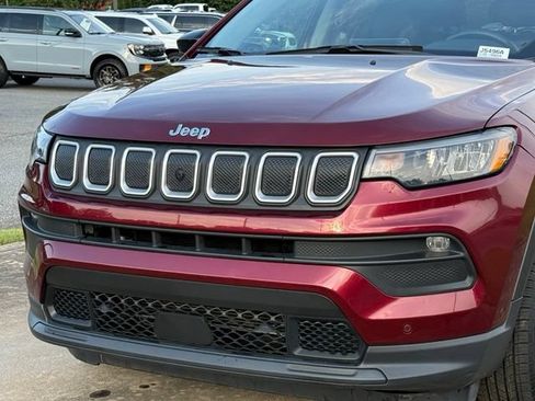 Used 2022 Jeep Compass Latitude w/ Convenience Group AWD/4WD image 7