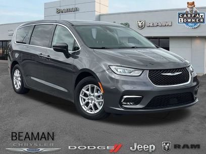 Used 2023 Chrysler Pacifica Touring-L