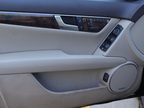 Used 2013 Mercedes-Benz C 250 Luxury image 10