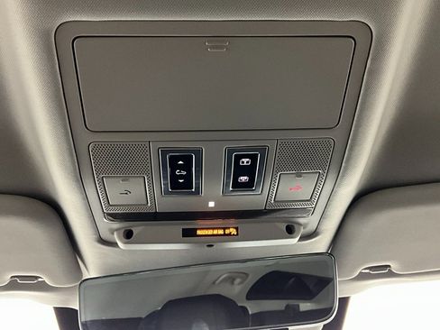 Used 2021 Land Rover Defender 110 SE image 13