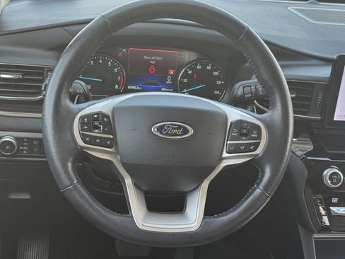 Used 2021 Ford Explorer Limited w/ Equipment Group 301A AWD/4WD image 12