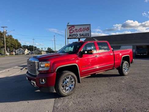 Used 2019 GMC Sierra 2500 Denali w/ Duramax Plus Package AWD/4WD image 1