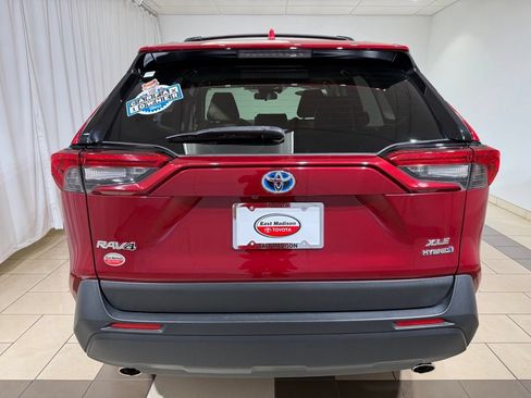 Certified 2022 Toyota RAV4 XLE Premium AWD/4WD image 4