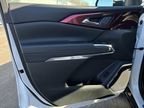 Certified 2024 Chevrolet Traverse RS image 23