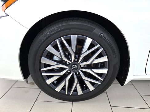 Used 2023 Nissan Altima 2.5 SV w/ SV Premium Package image 19