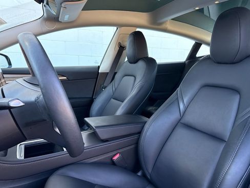 Used 2023 Tesla Model 3 Standard Range image 19