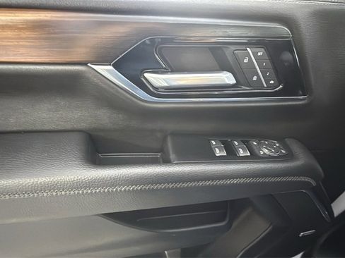 Used 2025 GMC Yukon Denali image 40