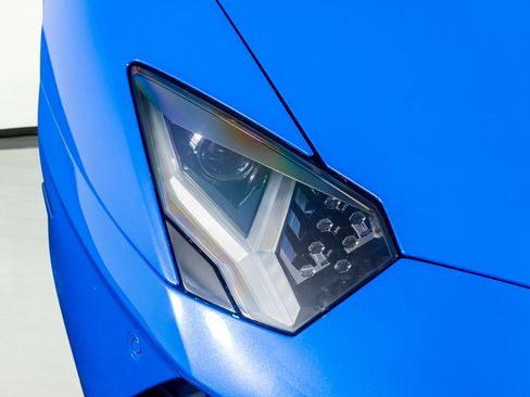 Used 2018 Lamborghini Aventador S image 23