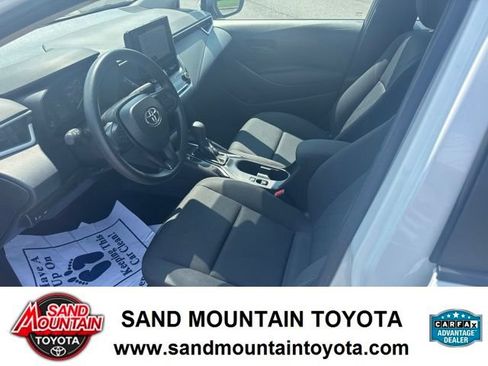 Used 2025 Toyota Corolla LE FWD image 12