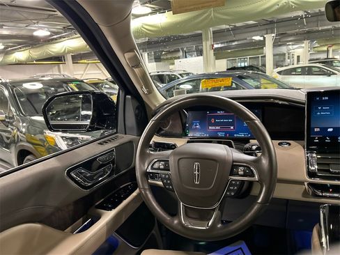 Used 2022 Lincoln Navigator Reserve w/ Monochromatic Package image 24