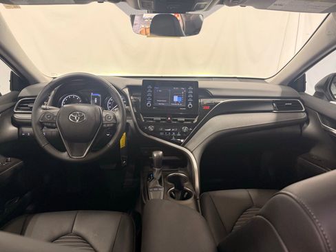 Used 2024 Toyota Camry SE image 14