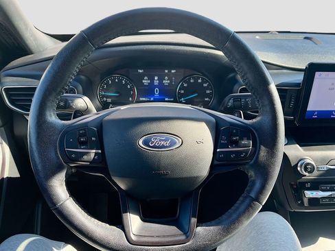 Used 2020 Ford Explorer XLT w/ Equipment Group 202A AWD/4WD image 11