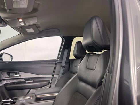 Used 2023 Nissan Ariya AWD image 22