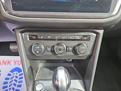 Used 2021 Volkswagen Tiguan SE image 18