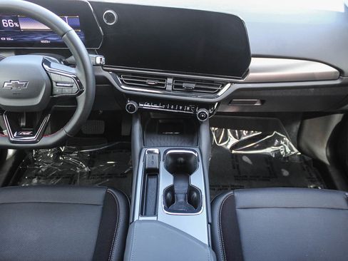 Used 2025 Chevrolet Equinox EV RS image 13