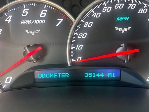 Used 2005 Chevrolet Corvette Coupe w/ Preferred Equipment Group RWD image 17