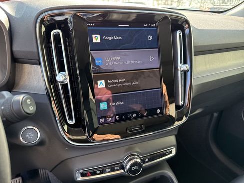 Used 2024 Volvo XC40 B5 Plus w/ Climate Package image 25