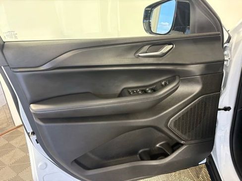 Used 2023 Jeep Grand Cherokee L Laredo AWD/4WD image 21