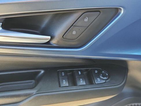 Used 2025 Chevrolet Equinox EV LT w/ Convenience Package FWD image 22